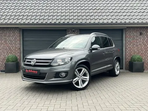 VOLKSWAGEN TIGUAN 1.4 TSI R-LINE 160 PK 4MOTION TREKHAAK 19 INCH TOPSTAAT.