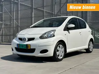 TOYOTA AYGO 1.0-12V COMFORT NAV. AIRCO !! APK 10-7-2027 !!