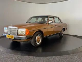 MERCEDES-BENZ 240 DL wegenbelasting vrij! 