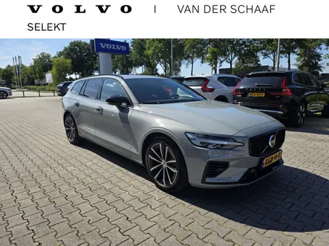 Volvo V60 2.0 T8 Plug-in hybrid AWD Plus Dark | Head-up | Schuif/kanteldak | Trekhaak | Pilot Assist