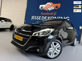 Peugeot 208 1.2 PureTech Signature / bj.2019 / kleur: zwart/ navigatie/airco/sportvelgen/nieuwe dist