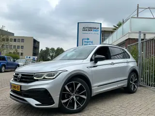 VOLKSWAGEN TIGUAN 1.5 TSI R-Line Business+  Trekhaak  Camera  20''  Black style  IQ light 
