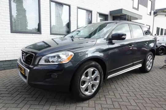 VOLVO XC60 3.0 T6 AWD MOMENTUM Young Timer Onverwoestbaar 