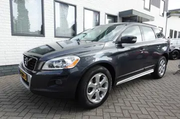 VOLVO XC60 3.0 T6 AWD MOMENTUM Young Timer Onverwoestbaar 