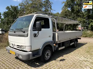 Nissan Cabstar E 105.32-340 3.0TD - openlaadbak - nieuwe apk tot 08-2027
