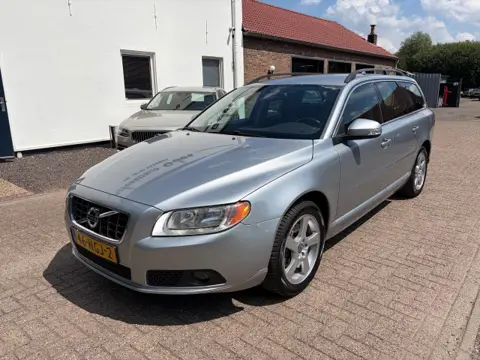 VOLVO V70 2.0T Momentum Leder Trekhaal Stoelverwarming