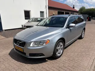 VOLVO V70 2.0T Momentum Leder Trekhaal Stoelverwarming