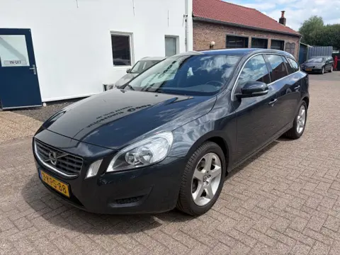 VOLVO V60 T3 Kinetic Nw. Automaat Trekhaak