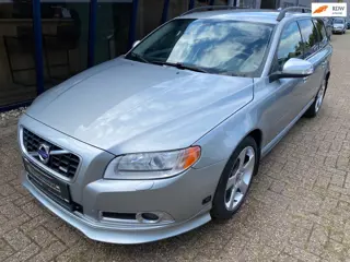 Volvo V70 2.5FT R-Design 230PK LEER / XENON / TREKHAAK / PDC