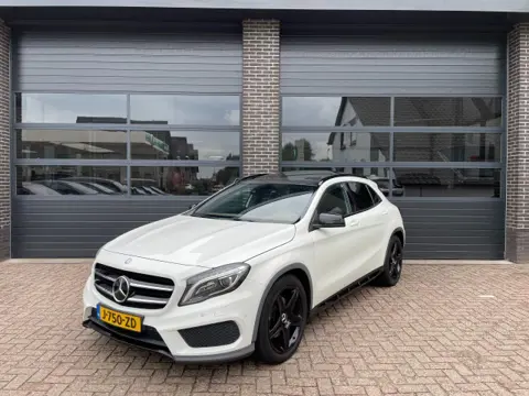 MERCEDES-BENZ GLA-KLASSE 250 4MATIC AMG EDITION 1 Panoramadak , Leer , Navi