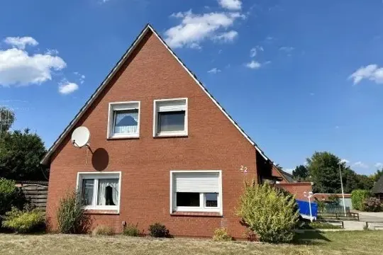 Rustig gelegen vrijstaand woonhuis met garage en carport