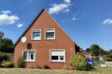 Rustig gelegen vrijstaand woonhuis met garage en carport