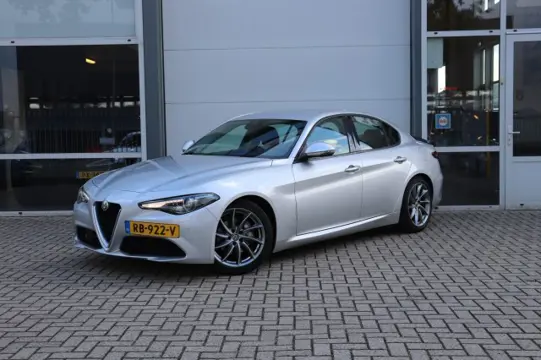 ALFA ROMEO GIULIA 2.0T SUPER AUT/ORIG.NL/A.CarPlay/Ad.Cruise/Stuur&Stoelverw./18inch 114dkm!