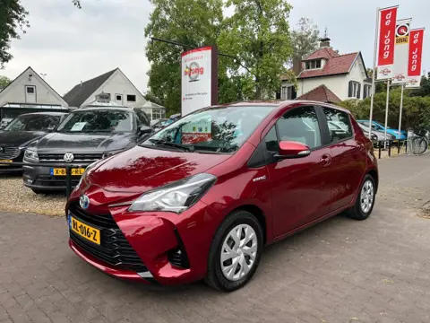 TOYOTA YARIS 1.5 HYBRID AUTOMAAT / NAVI / CAMERA / TREKHAAK / CRUISE CTR. / AIRCO-ECC / PDC / METALLIC LAK