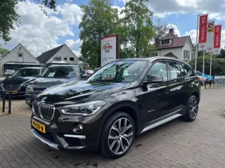 BMW X1 SDRIVE 20I HIGH EXECUTIVE 192PK AUTOMAAT / PANODAK / LEDER / NAVI / STOELVERWARMING / 19'' LM-VELGEN