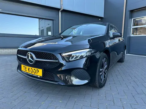 MERCEDES-BENZ A-KLASSE A250e Plug-in Hybride met airco, PDC, Apple CarPlay, achteruitrijcamera