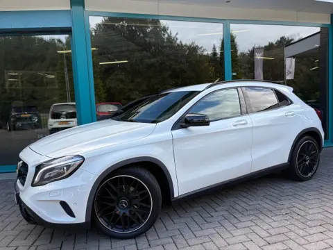 MERCEDES-BENZ GLA-KLASSE GLA 200  SPORT NIGHT LED, Xenon, Navi, Cruise, 19Inch