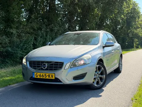 Volvo V60 2.0 D3 R-Design | Ocean Race + Leder + Navi Nu € 4.450,-!!!