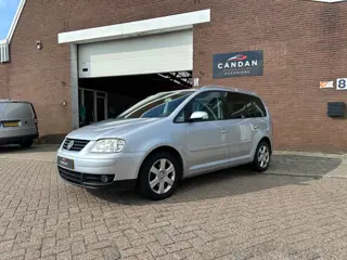 Volkswagen Touran 1.6-16V FSI Highline | Automaat | Cruisecontrol | Stoelverwarming