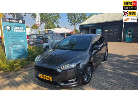 Ford Focus Wagon 1.0 ST-Line l Stuur assist l Winterpakket l Trekhaak l Navigatie l Parkeersensoren 