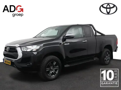Toyota HiLux 2.4 D-4D Xtra Cab Professional  | Stoelverwarming | Trekhaak | Parkeercamera | Roll-bar
