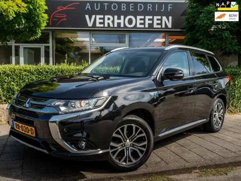 Mitsubishi Outlander 2.0 PHEV Pure - APPLE CARPLAY - PARKEER CAMERA - TREKHAAK - CRUISE / CLIMATE CO