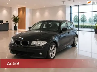 BMW 1-serie 118i 5D Automaat ( Zomer Actie t/m €500,- korting! ) Nw APK full Leder Velgen Elek.ramen