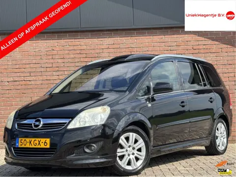 Opel Zafira 1.8 COSMO 7P. | NL-AUTO! | LEDER! | TREKHAAK!