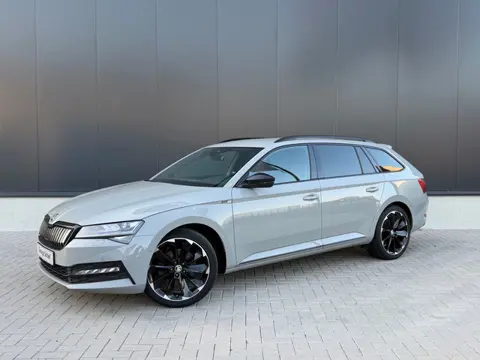 Škoda Superb Combi 1.4 TSI iV Sportline - Navi - Memory Sportstoelen - Camera - Stoel-stuurverwarmin