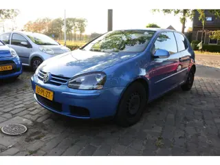 Volkswagen Golf 1.6 FSI Trendline nw apk 26-8-2027 met airco