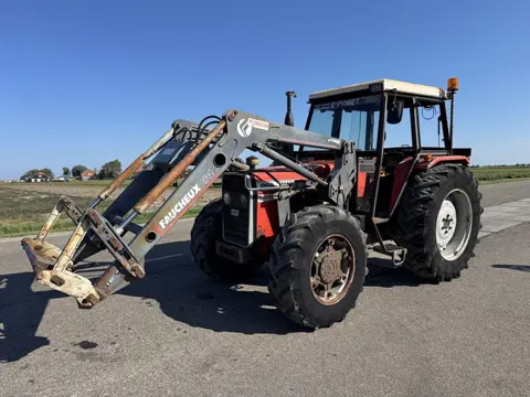 Massey Ferguson 284 met voorlader