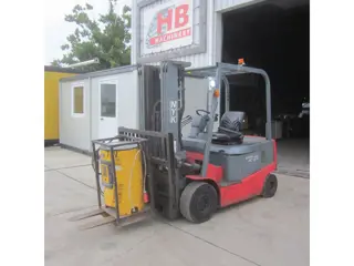 Nichiyu Heftruck FPC25PN, elek., triplex, side shift, hydro vorkverstelling.