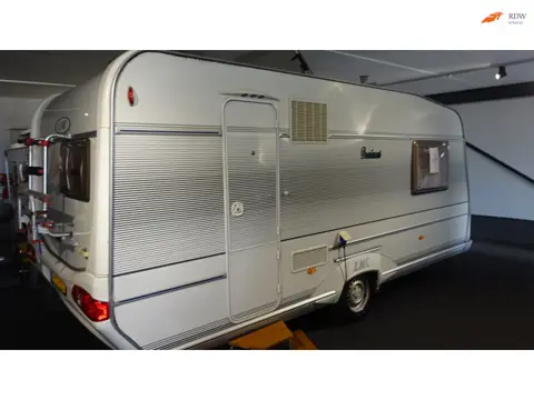 LMC DOMINANT 520 2005 VASTBED RONDZIT MOVER Voortent