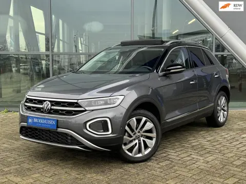 Volkswagen T-Roc 1.5 TSI 150pk Automaat / Panoramadak / Leder / IQ Light / Camera