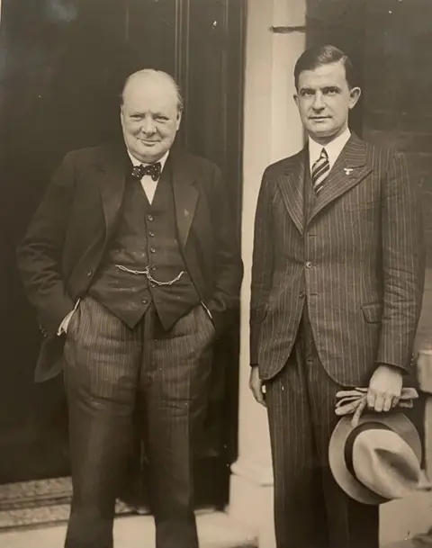 Fotobureau Holland - Meeting Winston Churchill and Ernst