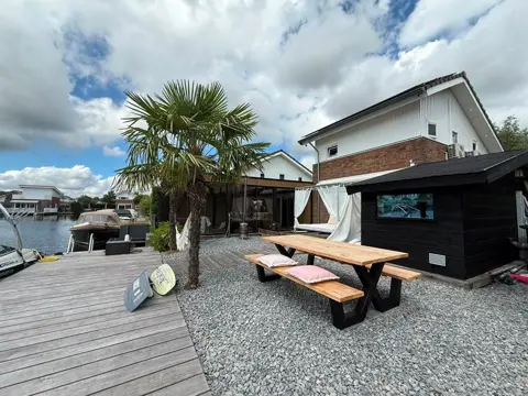 Woning aan de Vinkenkade te Vinkeveen