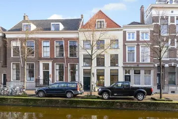 Woning aan de Oude Delft te Delft