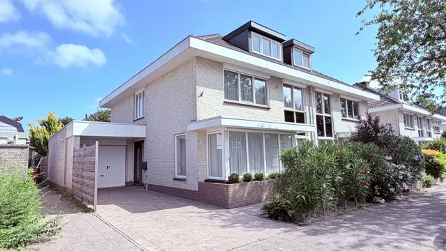 Woning aan de Catharina van Renneslaan te Amstelveen