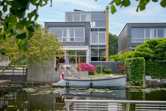 Woning aan de Hofvliet te Voorschoten