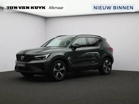 Volvo XC40 2.0 B4 Plus Dark / Pano. dak / Elektr. stoelverstelling / Stoel- + stuurwielverwarming / 