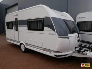 Hobby De Luxe 460 UFE met mover en voortent