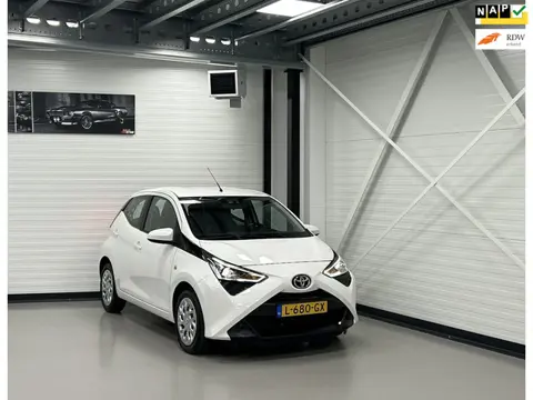 Toyota Aygo 1.0 VVT-i X-PLAY LIMITED CarPlay/Android/Camera/ LED/MultiMedia/Touchscreen/ El.ramen/El