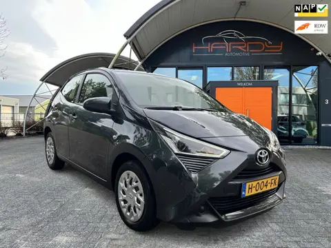 Toyota Aygo 1.0 VVT-i X-Play Apple Carplay Camera NW Model