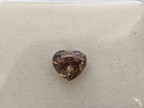 Diamant - 0.57 ct - Hart - fancy oranjeachtig bruin - VS2
