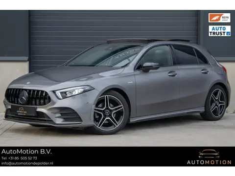 Mercedes-Benz A-klasse 180 Edition AMG Line Pano Camera Burmester Stoelverwarming LED