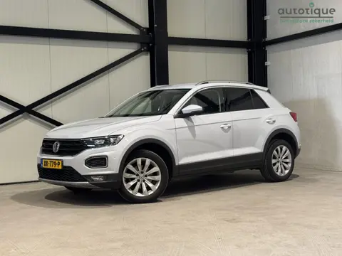 Volkswagen T-Roc 1.5 TSI Style | virtual-dash | navi | camera | trekhaak | carplay |