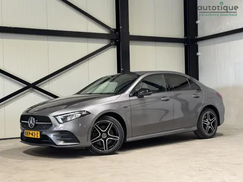 Mercedes-Benz A-klasse 250 e AMG | navi | sfeer | nightpakket | trekhaak |
