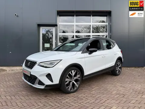 SEAT Arona 1.0 TSI Xperience Automaat | 18" LMV | Camera | Leder / Alcantara | Stoelverwarming