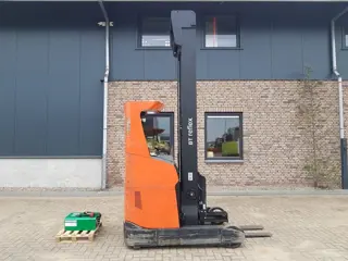 BT RRE180H Toyota 1.8 ton Triplex Freelift Sideshift Elektra Reachtruck