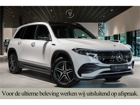 Mercedes-Benz EQB 300 4MATIC AMG 67 kWh 7-persoons|Night|Keyless|SOH 97,9%|Verw-stln|Cruise|360°|Pan